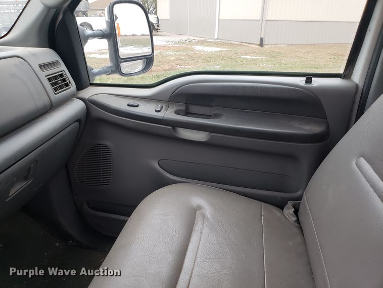 image for item FW9545 2003 Ford F550 utility truck with crane