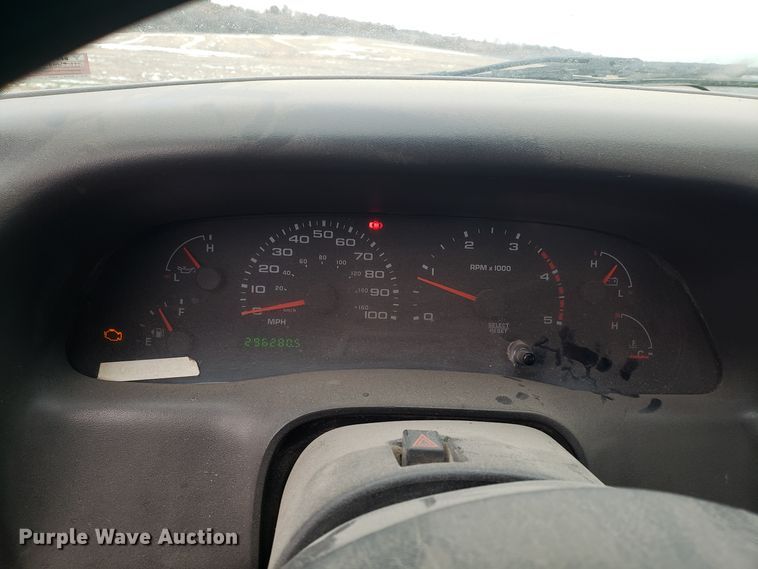 image for item FW9545 2003 Ford F550 utility truck with crane