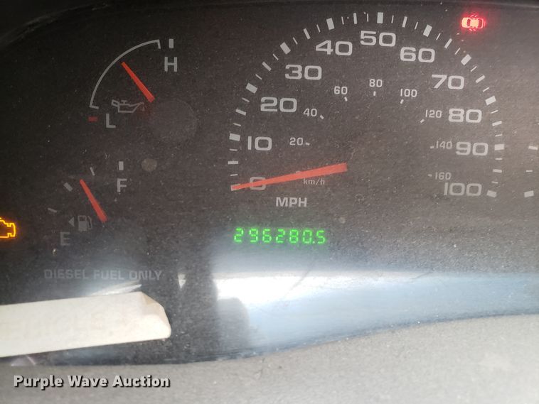 image for item FW9545 2003 Ford F550 utility truck with crane