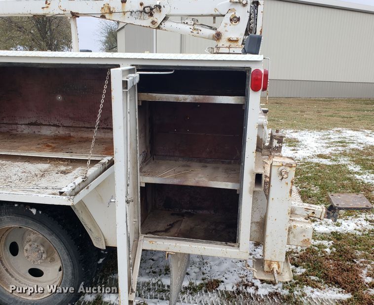 image for item FW9545 2003 Ford F550 utility truck with crane