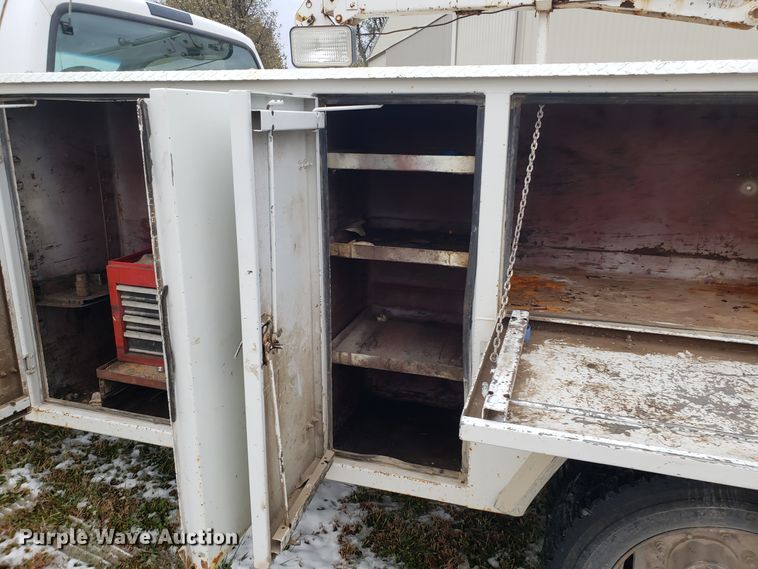 image for item FW9545 2003 Ford F550 utility truck with crane