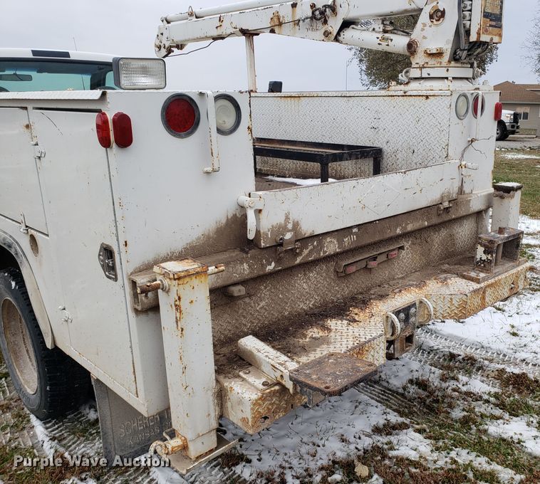 image for item FW9545 2003 Ford F550 utility truck with crane