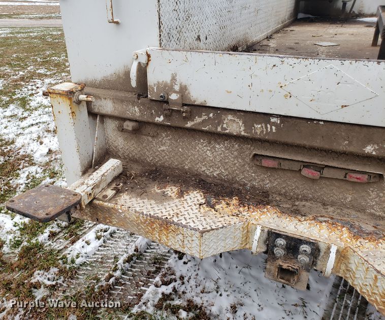 image for item FW9545 2003 Ford F550 utility truck with crane