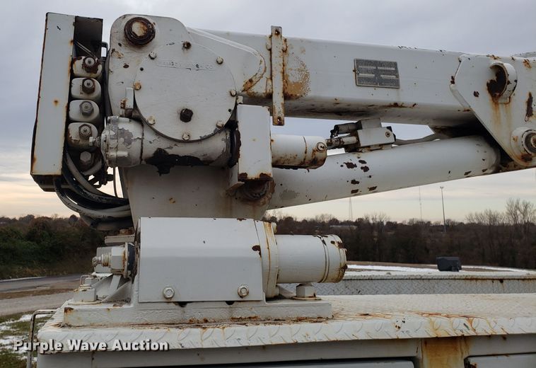 image for item FW9545 2003 Ford F550 utility truck with crane