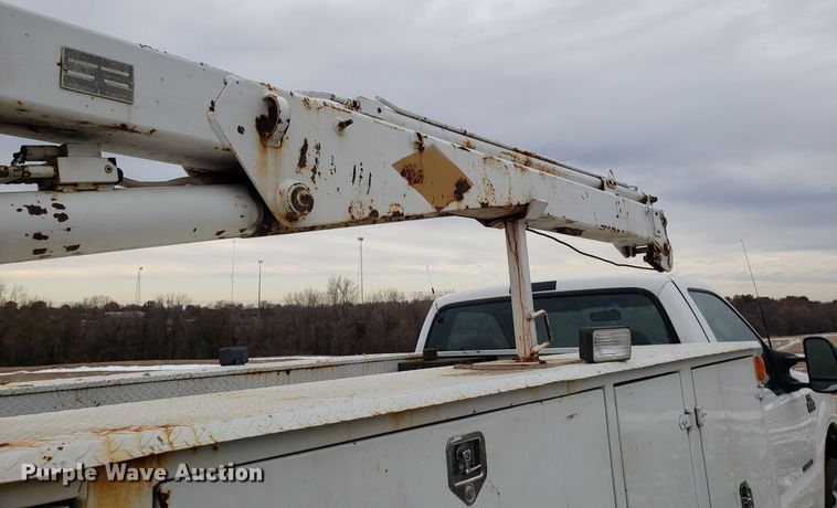 image for item FW9545 2003 Ford F550 utility truck with crane