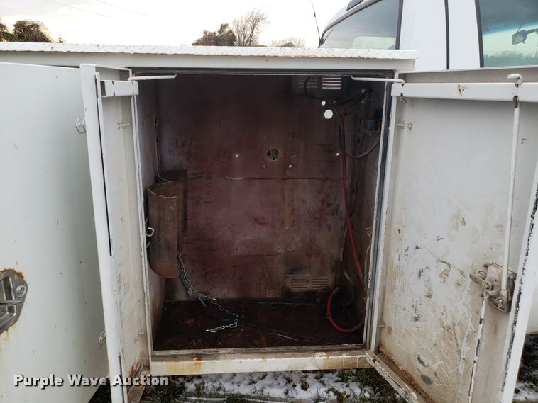 image for item FW9545 2003 Ford F550 utility truck with crane