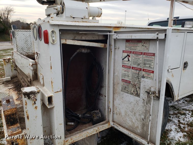 image for item FW9545 2003 Ford F550 utility truck with crane