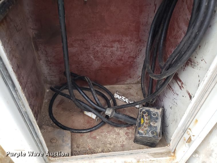 image for item FW9545 2003 Ford F550 utility truck with crane