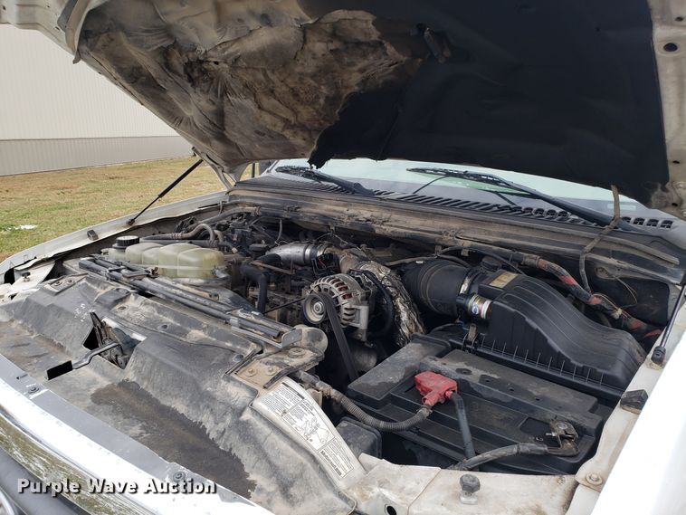 image for item FW9545 2003 Ford F550 utility truck with crane