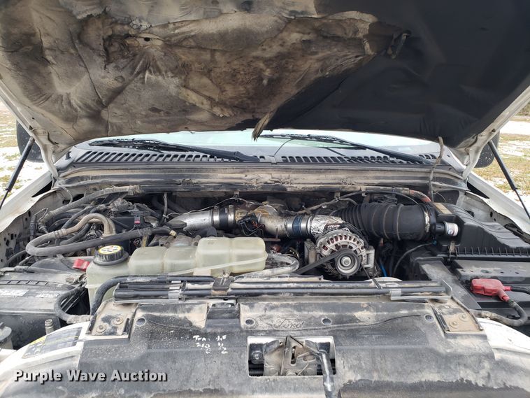 image for item FW9545 2003 Ford F550 utility truck with crane