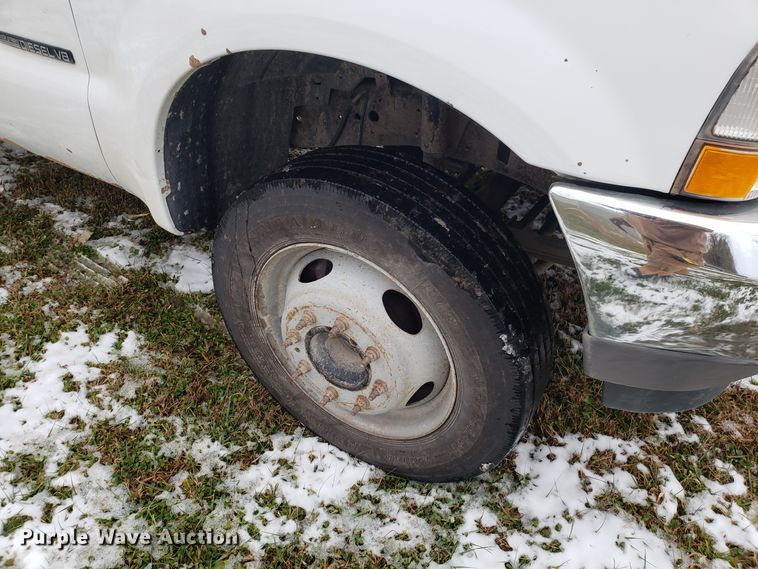 image for item FW9545 2003 Ford F550 utility truck with crane