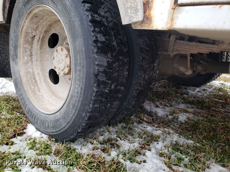 image for item FW9545 2003 Ford F550 utility truck with crane