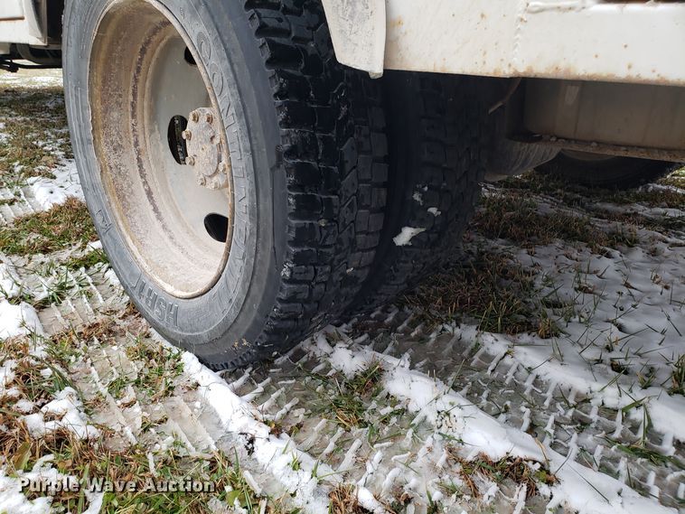 image for item FW9545 2003 Ford F550 utility truck with crane