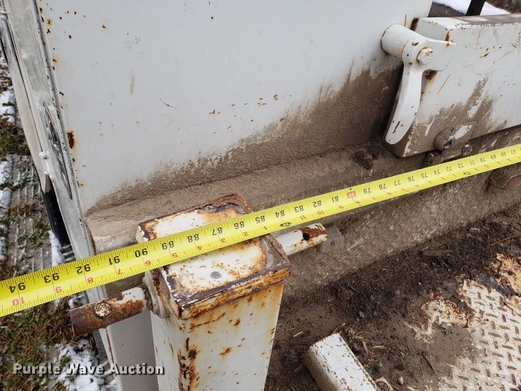 image for item FW9545 2003 Ford F550 utility truck with crane