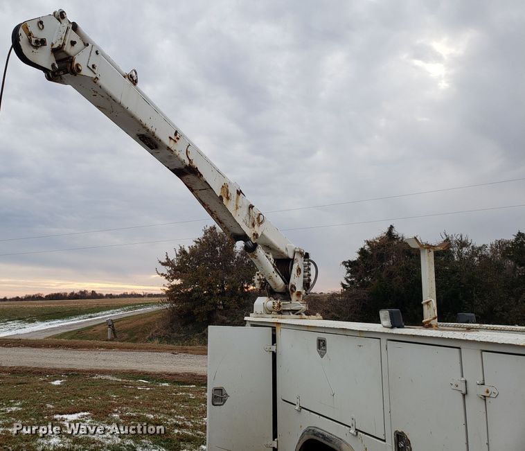 image for item FW9545 2003 Ford F550 utility truck with crane