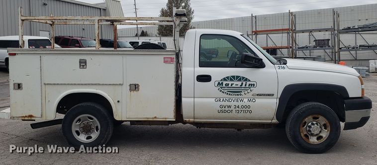 image for item FW9562 2006 Chevrolet Silverado 2500 utility bed pickup truck