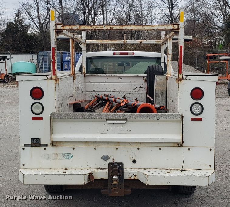 image for item FW9562 2006 Chevrolet Silverado 2500 utility bed pickup truck