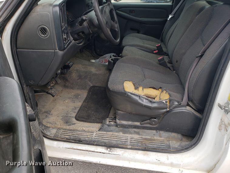 image for item FW9562 2006 Chevrolet Silverado 2500 utility bed pickup truck