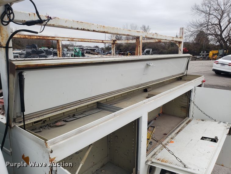 image for item FW9562 2006 Chevrolet Silverado 2500 utility bed pickup truck