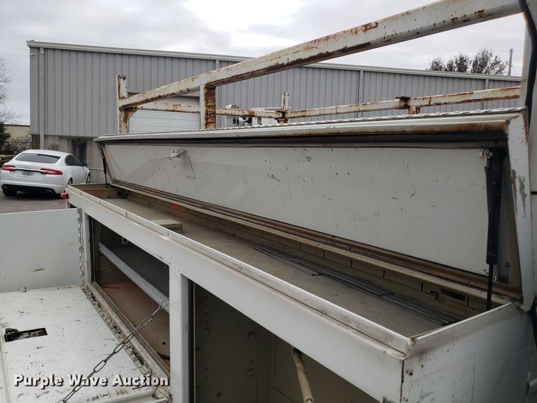 image for item FW9562 2006 Chevrolet Silverado 2500 utility bed pickup truck