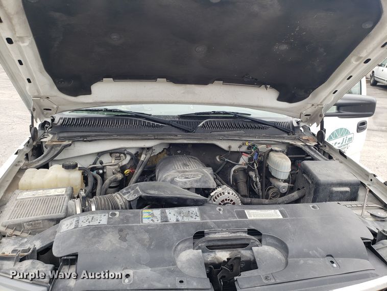 image for item FW9562 2006 Chevrolet Silverado 2500 utility bed pickup truck