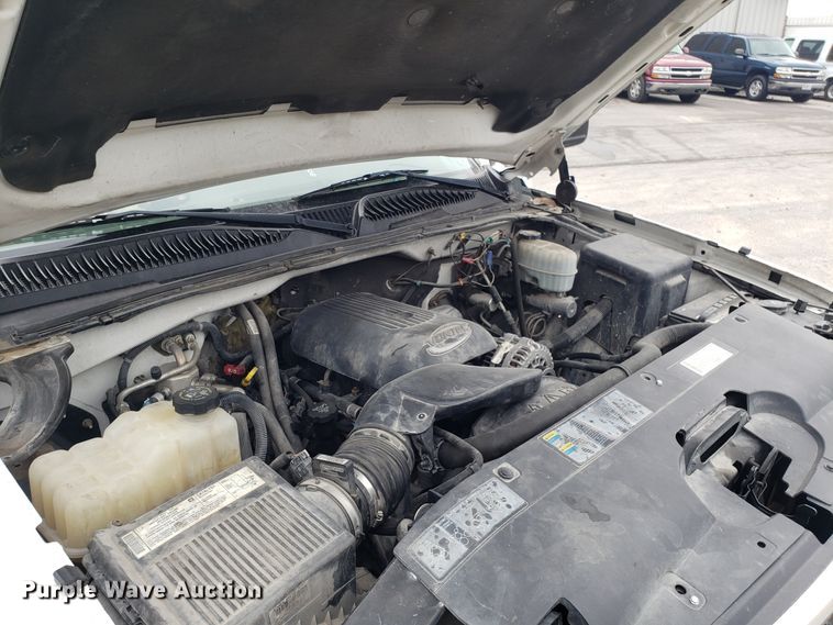 image for item FW9562 2006 Chevrolet Silverado 2500 utility bed pickup truck