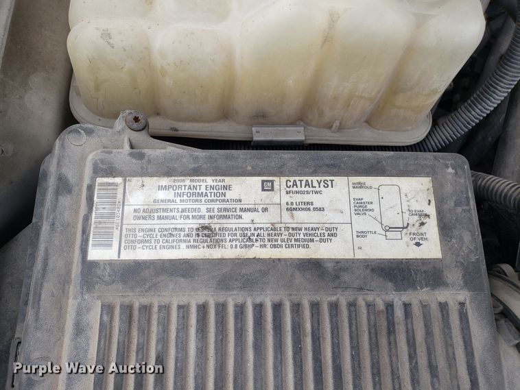 image for item FW9562 2006 Chevrolet Silverado 2500 utility bed pickup truck