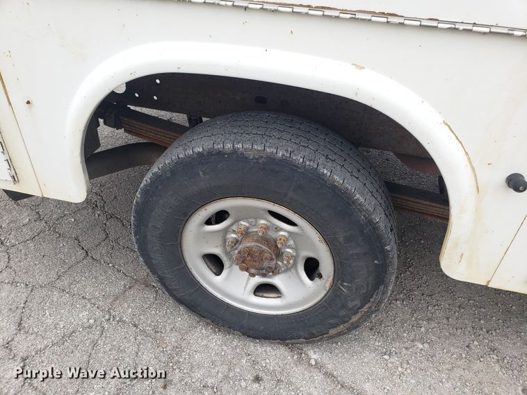 image for item FW9562 2006 Chevrolet Silverado 2500 utility bed pickup truck