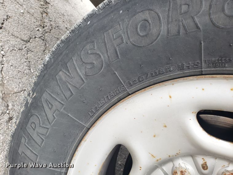 image for item FW9562 2006 Chevrolet Silverado 2500 utility bed pickup truck