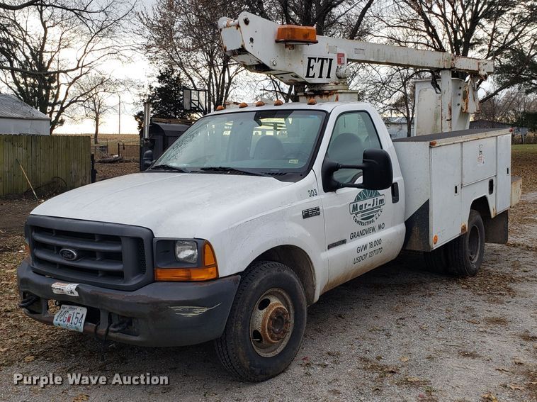 image for item FW9566 2000 Ford F350 Super Duty bucket truck
