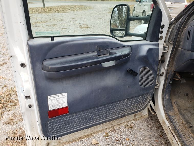 image for item FW9566 2000 Ford F350 Super Duty bucket truck