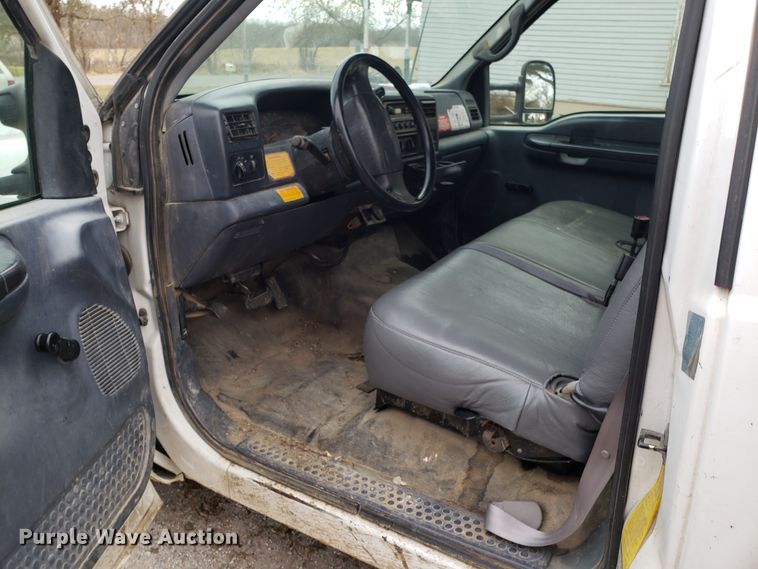 image for item FW9566 2000 Ford F350 Super Duty bucket truck