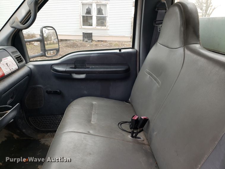 image for item FW9566 2000 Ford F350 Super Duty bucket truck