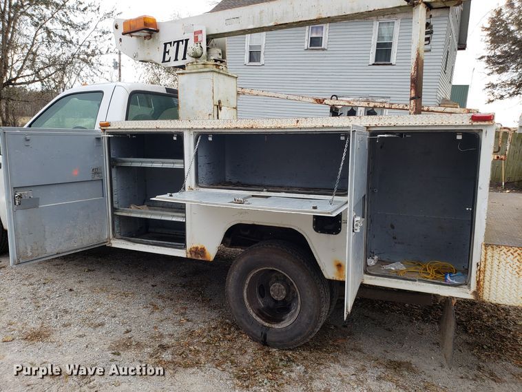 image for item FW9566 2000 Ford F350 Super Duty bucket truck