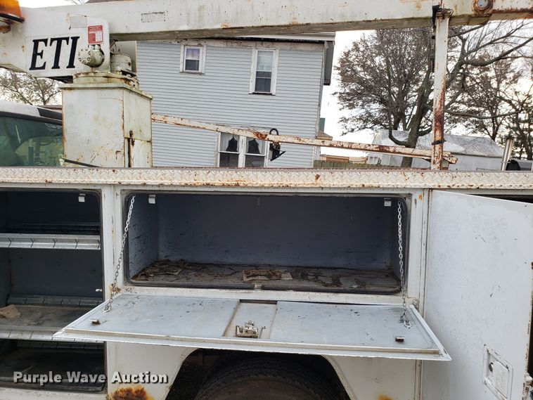 image for item FW9566 2000 Ford F350 Super Duty bucket truck