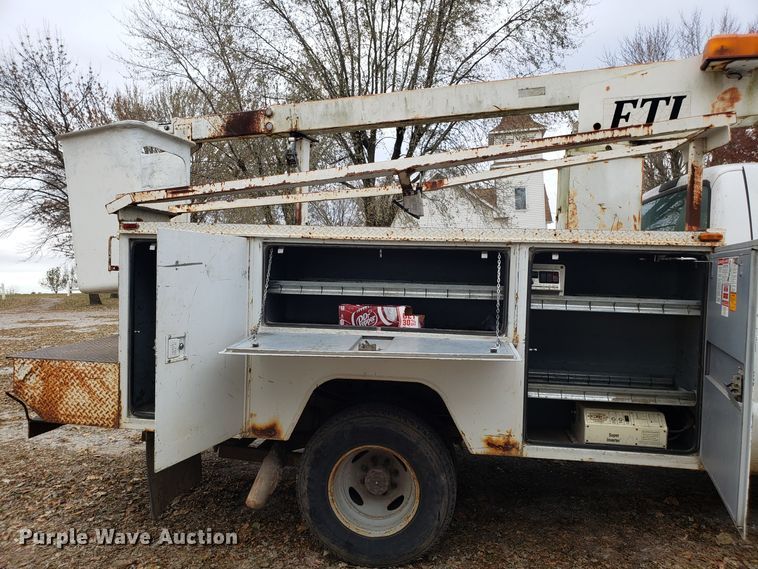 image for item FW9566 2000 Ford F350 Super Duty bucket truck