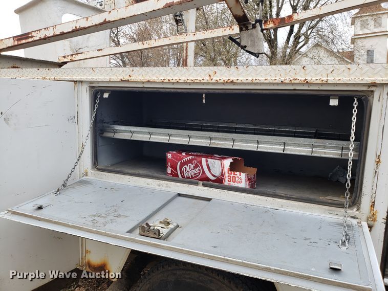 image for item FW9566 2000 Ford F350 Super Duty bucket truck