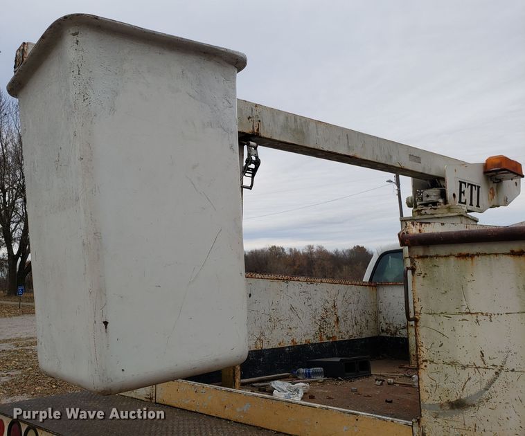 image for item FW9566 2000 Ford F350 Super Duty bucket truck