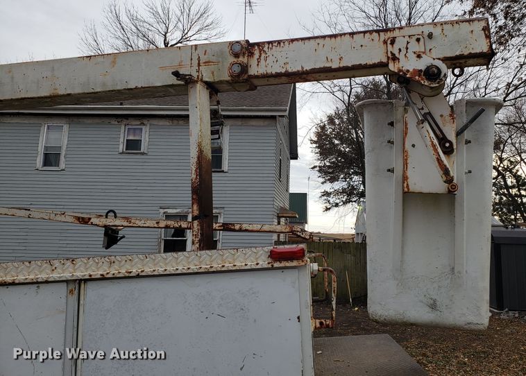 image for item FW9566 2000 Ford F350 Super Duty bucket truck