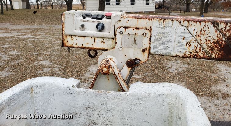 image for item FW9566 2000 Ford F350 Super Duty bucket truck