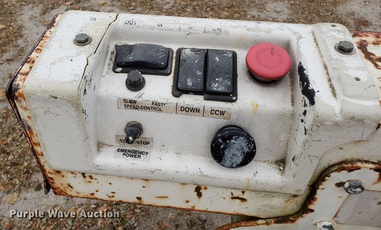 image for item FW9566 2000 Ford F350 Super Duty bucket truck