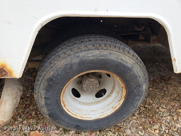 image for item FW9566 2000 Ford F350 Super Duty bucket truck