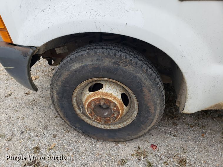 image for item FW9566 2000 Ford F350 Super Duty bucket truck