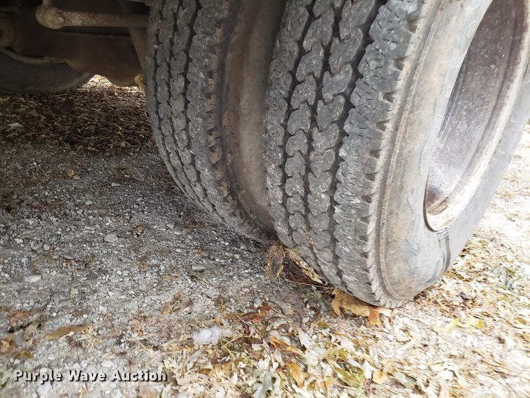 image for item FW9566 2000 Ford F350 Super Duty bucket truck