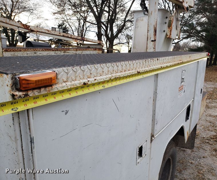 image for item FW9566 2000 Ford F350 Super Duty bucket truck