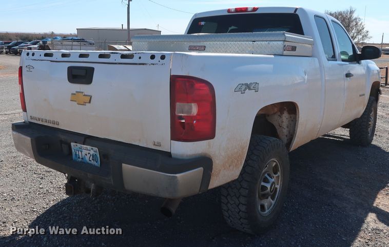 image for item GD9878 2011 Chevrolet Silverado 2500HD Ext. Cab pickup truck