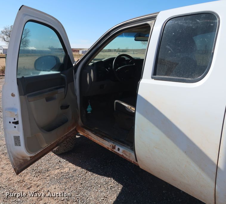 image for item GD9878 2011 Chevrolet Silverado 2500HD Ext. Cab pickup truck