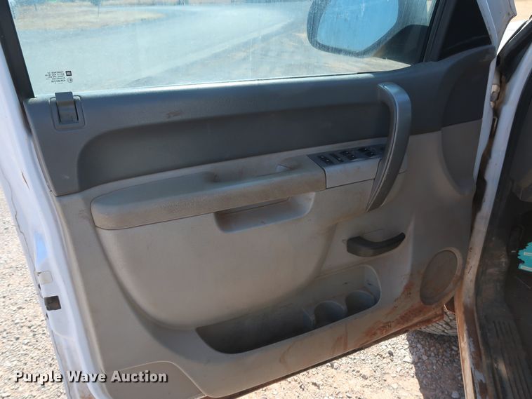 image for item GD9878 2011 Chevrolet Silverado 2500HD Ext. Cab pickup truck