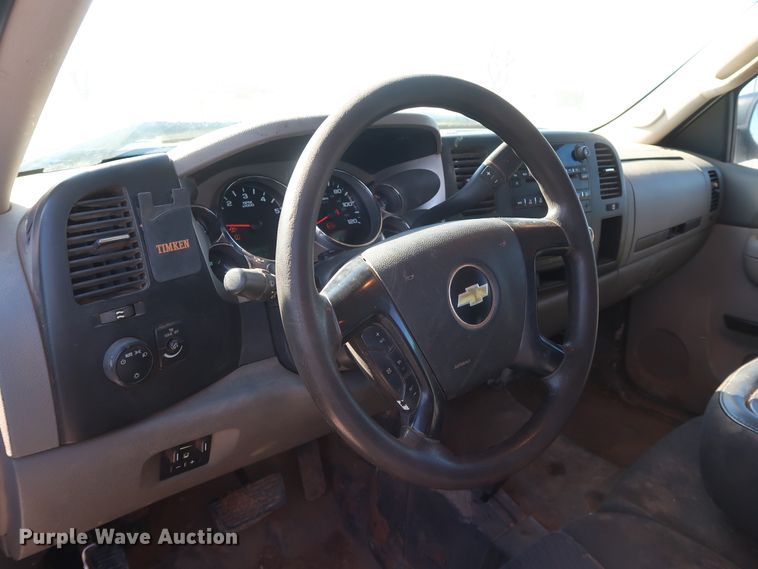 image for item GD9878 2011 Chevrolet Silverado 2500HD Ext. Cab pickup truck