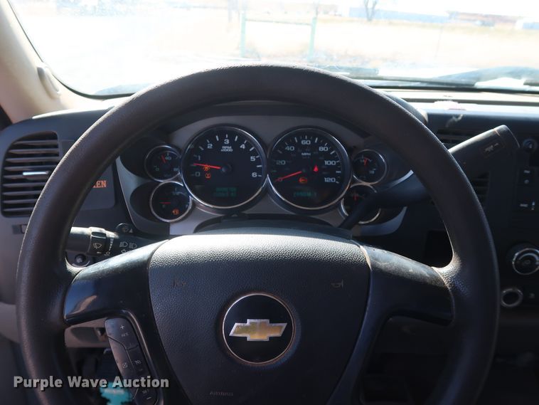 image for item GD9878 2011 Chevrolet Silverado 2500HD Ext. Cab pickup truck